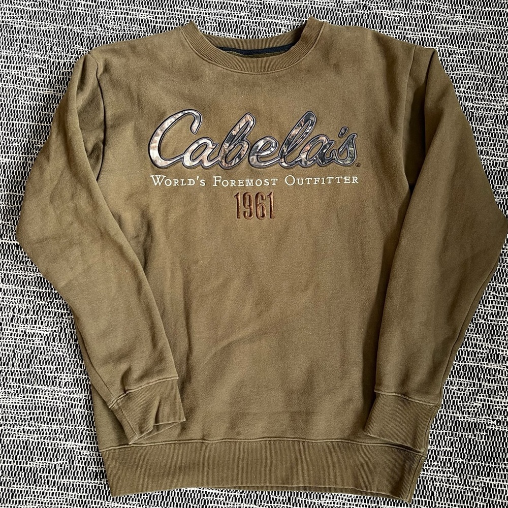 Cabela’s sweatshirt